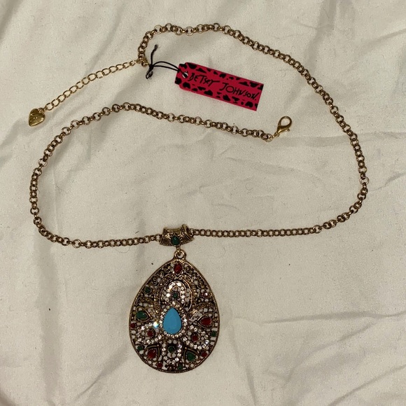 064)Betsey Johnson pendant and chain - Picture 2 of 5